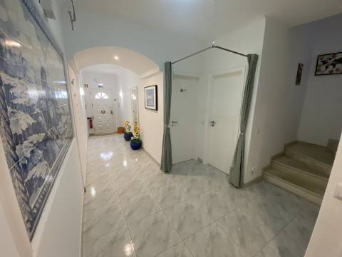 Moradia T7 no centro de Portimão com Alojamento Local a funcionar