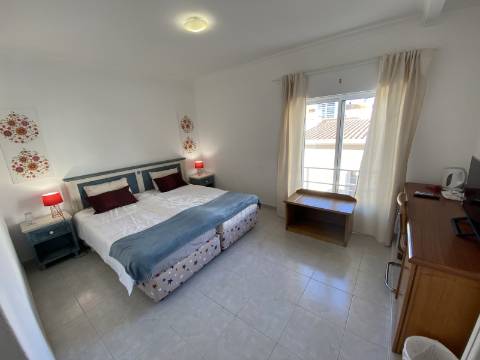 Moradia T7 no centro de Portimão com Alojamento Local a funcionar