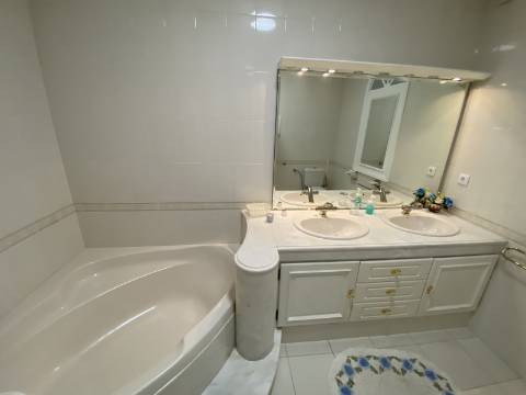 Moradia T7 no centro de Portimão com Alojamento Local a funcionar