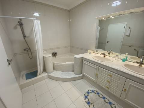 Moradia T7 no centro de Portimão com Alojamento Local a funcionar