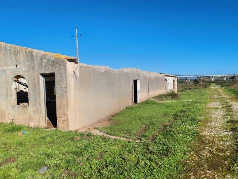 Herdade com construções à entrada de Portimão