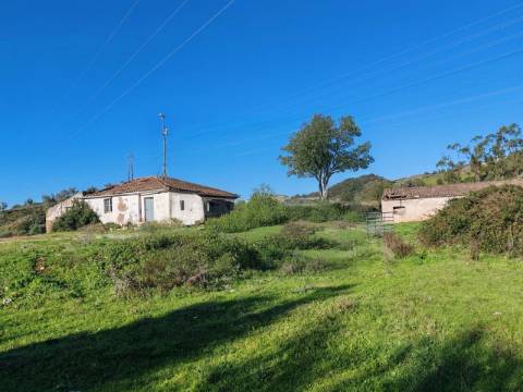 Herdade com construções à entrada de Portimão