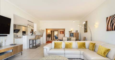 Apartamento T3 em Vale da Pinta com vistas para o Campo de Golfe