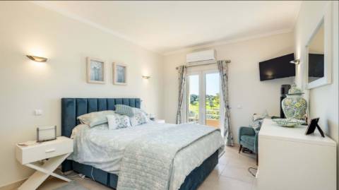 Apartamento T3 em Vale da Pinta com vistas para o Campo de Golfe