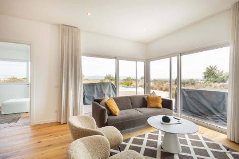 Moradia geminada T1+2 com piscina