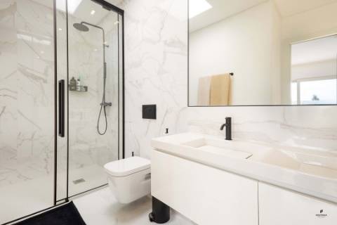 Moradia geminada T1+2 com piscina