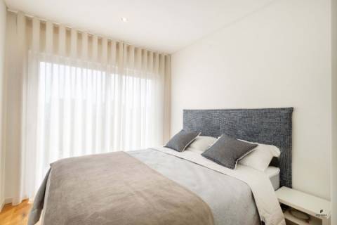 Moradia geminada T1+2 com piscina