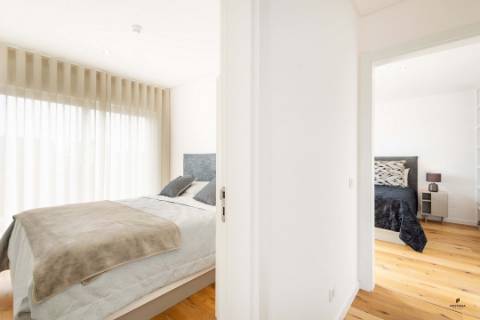 Moradia geminada T1+2 com piscina