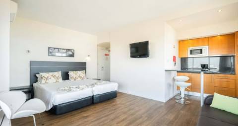 Apartamento T0 com vista mar em Alvor