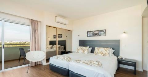 Apartamento T0 com vista mar em Alvor