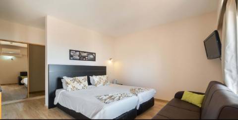 Apartamento T0 com vista mar a 300 metros da praia de Alvor TURISTICO