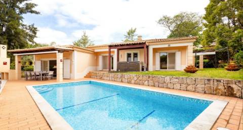 Moradia frente golf com quatro quartos e piscina, Carvoeiro - Algarve