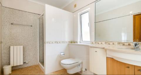 Moradia frente golf com quatro quartos e piscina, Carvoeiro - Algarve