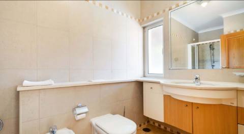 Moradia frente golf com quatro quartos e piscina, Carvoeiro - Algarve