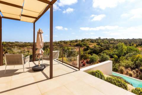 Moradia com piscina em Ferragudo inserida num Golf Resort