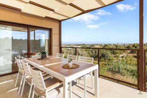 Moradia com piscina em Ferragudo inserida num Golf Resort