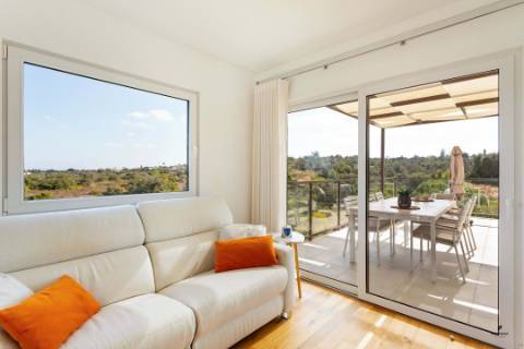 Moradia com piscina em Ferragudo inserida num Golf Resort