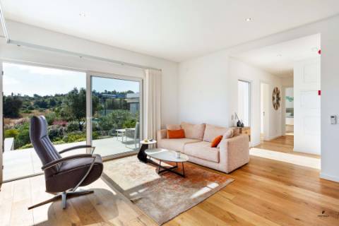 Moradia com piscina em Ferragudo inserida num Golf Resort