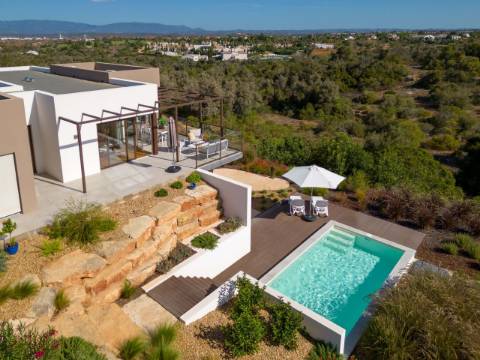 Moradia com piscina em Ferragudo inserida num Golf Resort