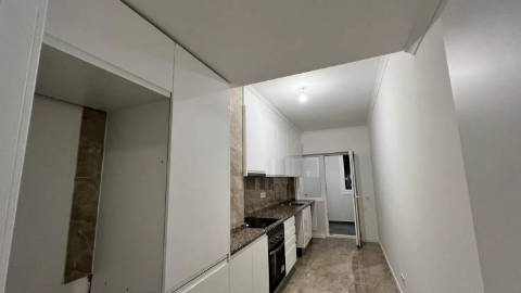 Apartamento T3 na Avenida 25 de Abril