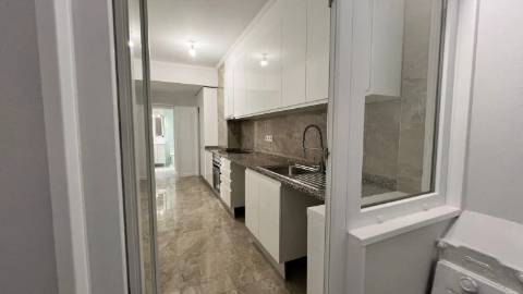 Apartamento T3 na Avenida 25 de Abril