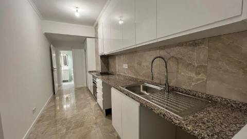 Apartamento T3 na Avenida 25 de Abril