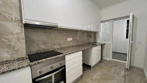 Apartamento T3 na Avenida 25 de Abril