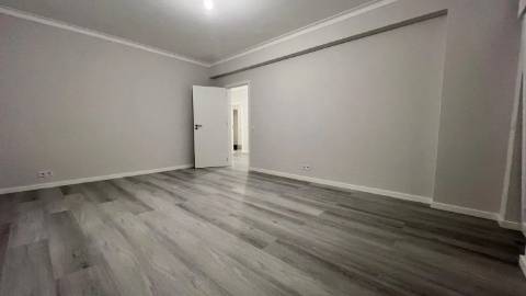 Apartamento T3 na Avenida 25 de Abril
