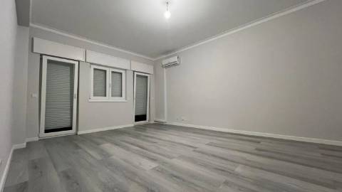 Apartamento T3 na Avenida 25 de Abril