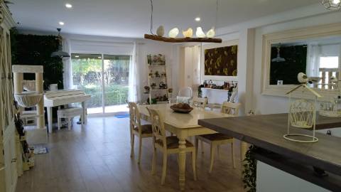 Quinta em Sintra com Moradia V3, Piscina e Terreno rústico