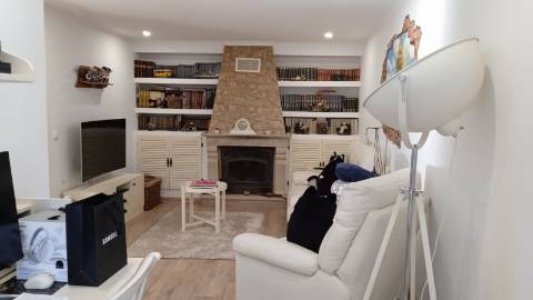 Quinta em Sintra com Moradia V3, Piscina e Terreno rústico