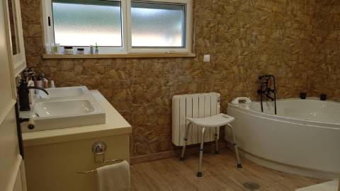 Quinta em Sintra com Moradia V3, Piscina e Terreno rústico