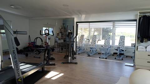 Quinta em Sintra com Moradia V3, Piscina e Terreno rústico