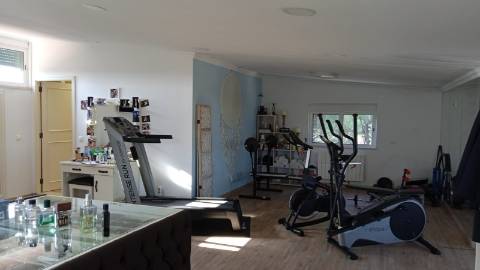 Quinta em Sintra com Moradia V3, Piscina e Terreno rústico