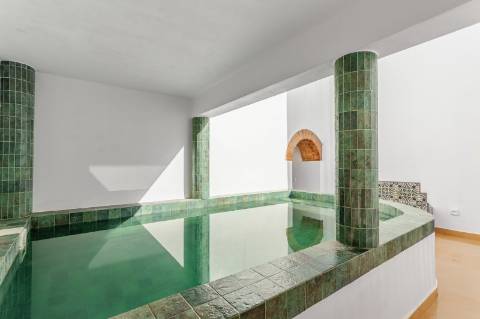 Oportunidade Exclusiva de Investimento - Conjunto de Dois Prédios Totalmente Renovados em Portimão