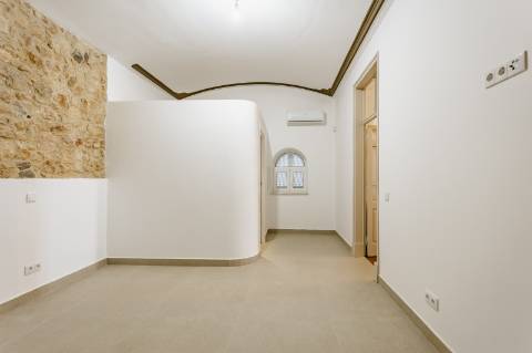 Oportunidade Exclusiva de Investimento - Conjunto de Dois Prédios Totalmente Renovados em Portimão