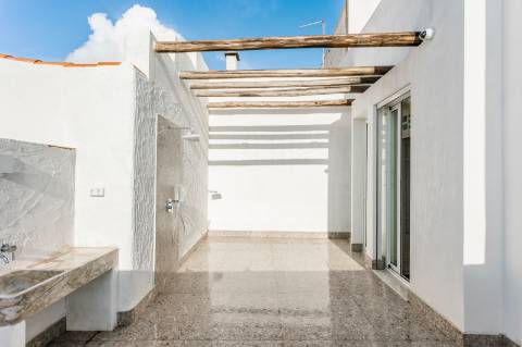 Oportunidade Exclusiva de Investimento - Conjunto de Dois Prédios Totalmente Renovados em Portimão