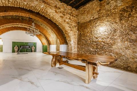 Oportunidade Exclusiva de Investimento - Conjunto de Dois Prédios Totalmente Renovados em Portimão