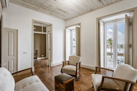 Oportunidade Exclusiva de Investimento - Conjunto de Dois Prédios Totalmente Renovados em Portimão