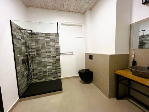 Oportunidade Exclusiva de Investimento - Conjunto de Dois Prédios Totalmente Renovados em Portimão