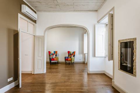 Oportunidade Exclusiva de Investimento - Conjunto de Dois Prédios Totalmente Renovados em Portimão