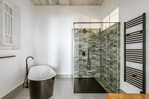 Oportunidade Exclusiva de Investimento - Conjunto de Dois Prédios Totalmente Renovados em Portimão