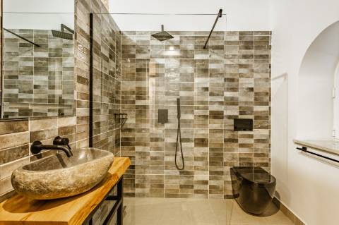 Oportunidade Exclusiva de Investimento - Conjunto de Dois Prédios Totalmente Renovados em Portimão