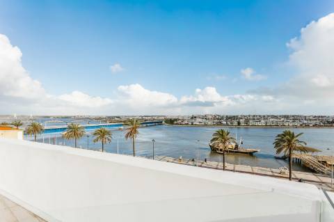 Oportunidade Exclusiva de Investimento - Conjunto de Dois Prédios Totalmente Renovados em Portimão