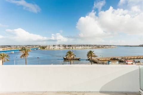 Oportunidade Exclusiva de Investimento - Conjunto de Dois Prédios Totalmente Renovados em Portimão