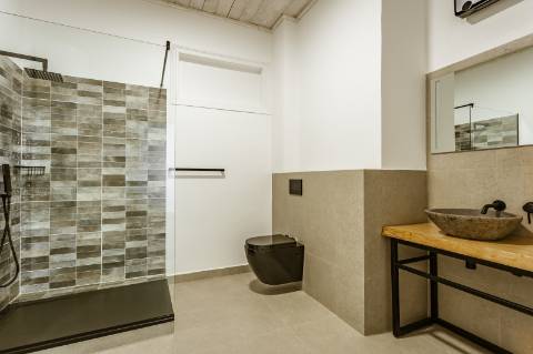 Oportunidade Exclusiva de Investimento - Conjunto de Dois Prédios Totalmente Renovados em Portimão