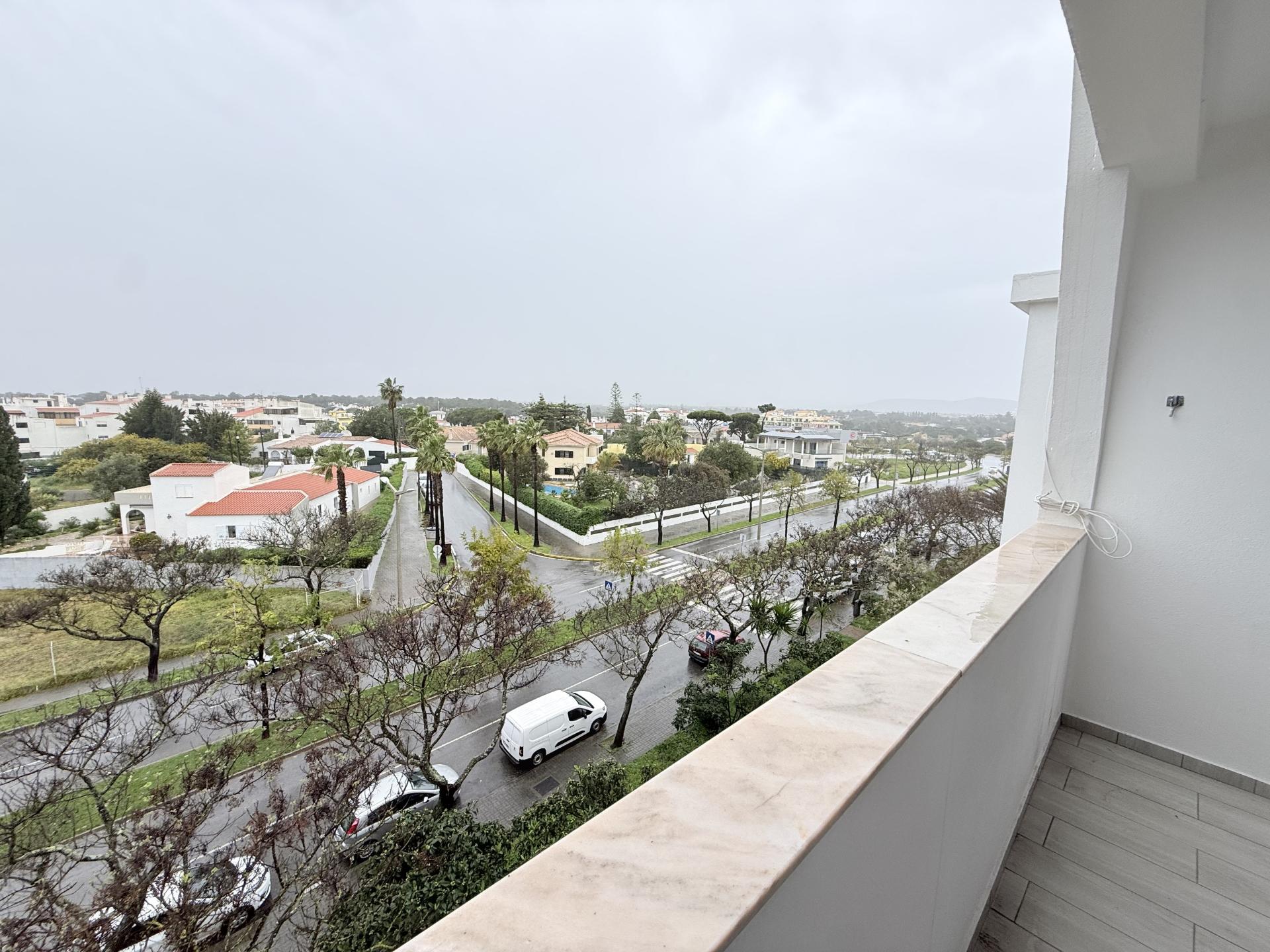 Apartamento T2 na Avenida de Ceuta em Quarteira