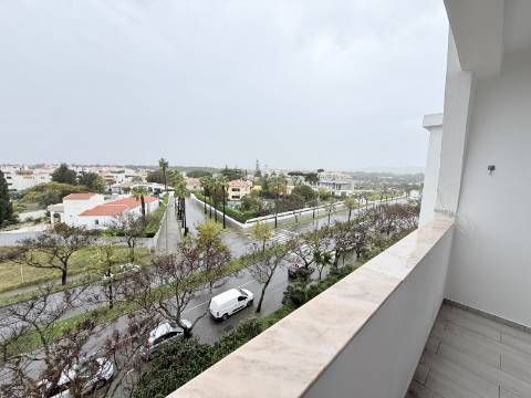 Apartamento T2 na Avenida de Ceuta em Quarteira