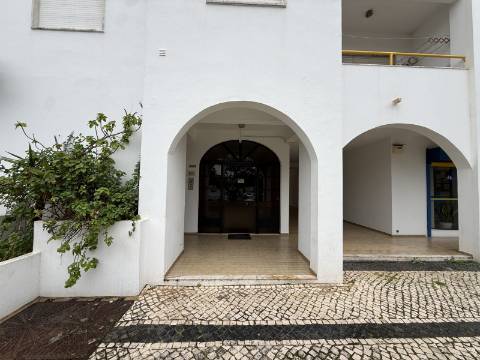 Apartamento T2 na Avenida de Ceuta em Quarteira
