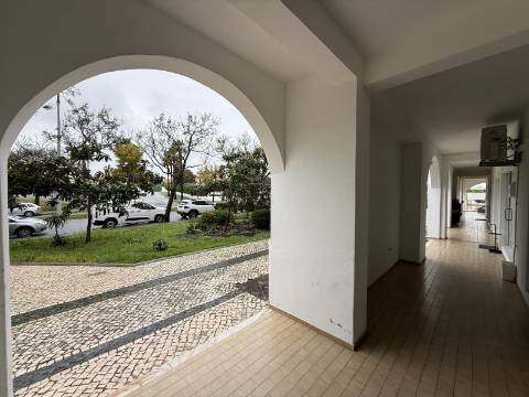 Apartamento T2 na Avenida de Ceuta em Quarteira
